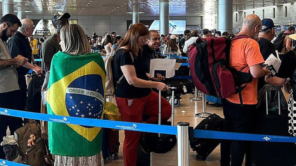 Chega a Brasília primeiro avião trazendo brasileiros de Israel