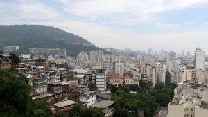 Polícia faz ações em três conjuntos de favelas do Rio com mil agentes