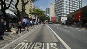 Dia dos Finados Prefeitura de SP reforça linhas de ônibus