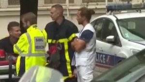 Um homem invadiu uma escola no norte da França nesta sexta-feira (13) e esfaqueou professores. Um deles morreu no ataque, e estudantes