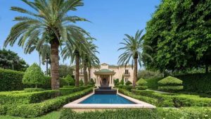 Um bilionário brasileiro vendeu uma mansão luxuosa de Miami para o CEO da Amazon e terceiro homem mais rico do mundo, Jeff Bezos.