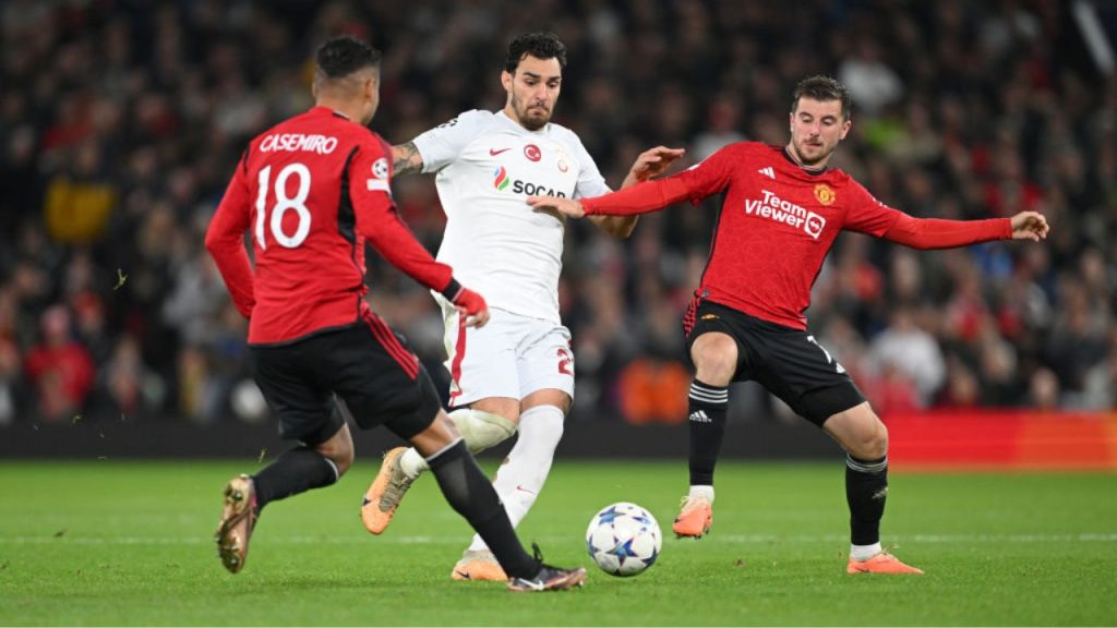 Galatasaray arranca empate e complica vida do United na Champions League