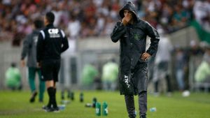 O América Mineiro anunciou a demissão do argentino Fabián Bustos nesta quinta-feira (9), logo depois de ser rebaixado para a Série B.