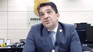 O ex-delegado-chefe da Polícia Civil do Distrito Federal, Robson Cândido, se tornou réu por 7 crimes após a Justiça do DF aceitar a denúncia.