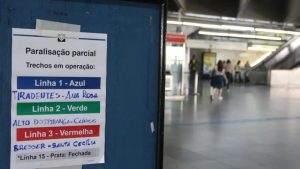 Os sindicatos responsáveis pela greve em serviços públicos de São Paulo nesta terça-feira (28) anunciaram que a paralisação acaba hoje.