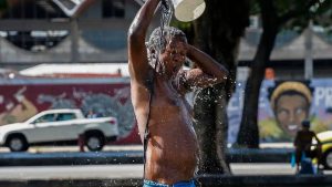 O combate aos efeitos provocados pelas ondas de calor no Rio já conta com pontos de hidratação espalhados por unidades de saúde da capital.