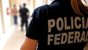 Policiais federais prenderam dois suspeitos de participar da organização de supostos atos terroristas no Brasil.