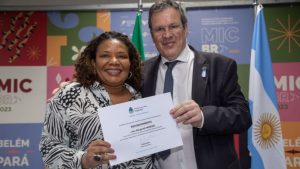 Na tarde de quinta-feira (9), os ministros da Cultura Margareth Menezes, do Brasil, e Tristán Bauer, da Argentina, assinaram um Memorando de Entendimento, aprofundando os laços de cooperação entre as Pastas.
