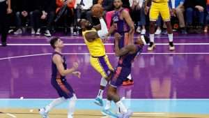Astro do Los Angeles Lakers e multicampeão da NBA, LeBron James, foi um dos principais responsáveis para a vitória sobre o Phoenix Suns por 122 a 119 na última sexta-feira, 10.