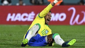 A NR Sports, responsável pela administração da imagem de Neymar, exibiu um fragmento do percurso de recuperação do atleta, o jogador foi submetido a uma intervenção cirúrgica no joelho esquerdo em 2 de novembro, para reconstruir o LCA (ligamento cruzado anterior).