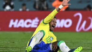 A cirurgia de Neymar no joelho já foi concluída com sucesso em Belo Horizonte, nesta quinta-feira, 2.