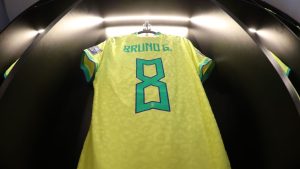 Bruno Guimarães sonha com faixa de capitão da Seleção Brasileira: “Gosto disso”
