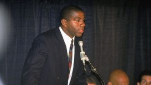 Earvin “Magic” Johnson, considerado por muitos o maior armador da história do basquete, teve que anunciar sua aposentadoria prematura da NBA.