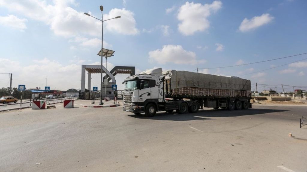 A passagem de Rafah, que liga o sul da Faixa de Gaza ao Egito, foi fechada novamente nesta sexta-feira (10).