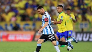 Argentina vence Brasil em pleno Maracanã e segue líder das Eliminatórias