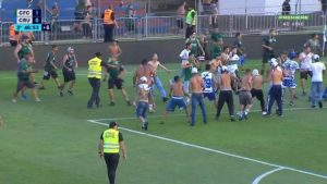 Coritiba e Cruzeiro são punidos pelo STJD após briga de torcidas