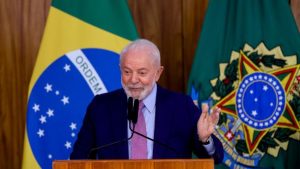 "Dinheiro bom é dinheiro transformado em obra, diz Lula a ministros