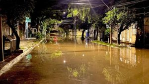Rio Guaíba tem maior cheia em 82 anos; águas invadem ruas de Porto Alegre (RS)