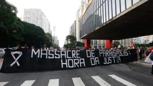 O Tribunal de Justiça de São Paulo retoma o julgamento dos 12 policiais acusados de matar nove jovens em operação durante o Baile da DZ7