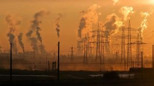 A COP 28, 28ª conferência do clima da Organização das Nações Unidas (ONU), terminou nesta quarta-feira (13) sem medidas concretas sobre o que será feito para substituir o uso dos combustíveis fósseis nos sistemas energéticos.
