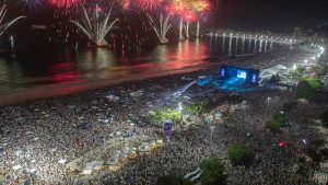 A queima de fogos terá 12 minutos em Copacabana, principal palco da festa, e nos outros 12 pontos da cidade.