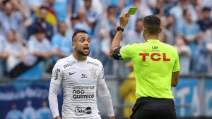 Maycon espera renovar contrato com o Corinthians e vive indecisão