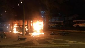 A Polícia Civil investiga um tumulto generalizado ocorrido na noite desta quarta-feira (6) após jogo entre o Santos e o Fortaleza, na Vila Belmiro, na cidade de Santos, no litoral paulista.