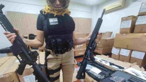 Os braços da quadrilha, segundo as investigações, viabilizavam o tráfico internacional de armas, com a compra de fuzis, pistolas e munições.