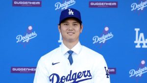 O jogador japonês Shohei Ohtani, o Los Angeles Dodgers vem pensando em maneiras de fazer com que o arremessador e rebatedor designado jogue.