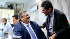 O senador Sérgio Moro (União Brasil-PR) declarou, após uma foto sua abraçado com Flávio Dino chamar a atenção da internet, que, mesmo com suas "diferenças profundas" com o governo Lula, não perderá a civilidade.