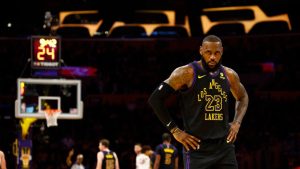 O técnico do Los Angeles Lakers, Darvin Ham, expressou sua empolgação após a excepcional atuação de LeBron James na Copa da NBA.