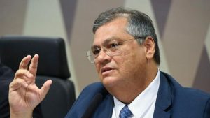 O mais novo ministro do Supremo Tribunal Federal (STF), Flávio Dino, aprovado em sabatina na última quarta-feira (13), visitou o maior órgão da Justiça nacional para discutir com o presidente da instituição, Roberto Barroso, os detalhes de sua posse.