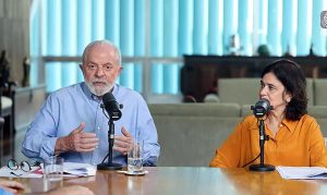 "Quem divulga fake news sobre vacinas deve ser criminalizado", diz Lula