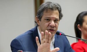 "Medidas para compensar desoneração da folha saem na terça-feira", diz Haddad