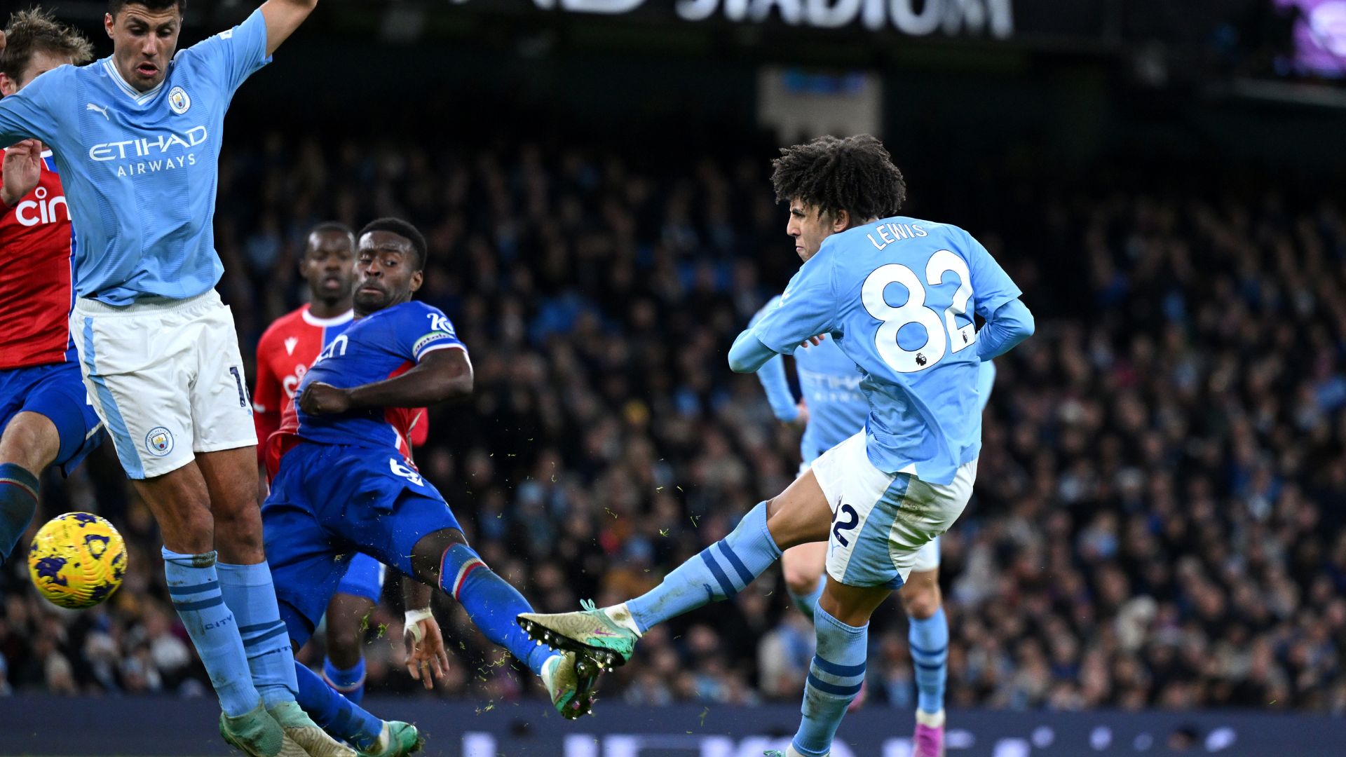 Inglês: Manchester City tropeça no último jogo antes do Mundial