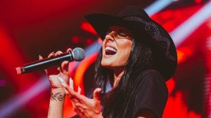 A cantora sul-mato-grossense, Ana Castela, anunciou o lançamento de seu primeiro single gospel intitulado “Agradeço”.