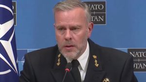 Rob Bauer, líder do comitê militar da OTAN, afirmou que a aliança está se organizando para possíveis confrontos com a Rússia, dada a guerra na Ucrânia.