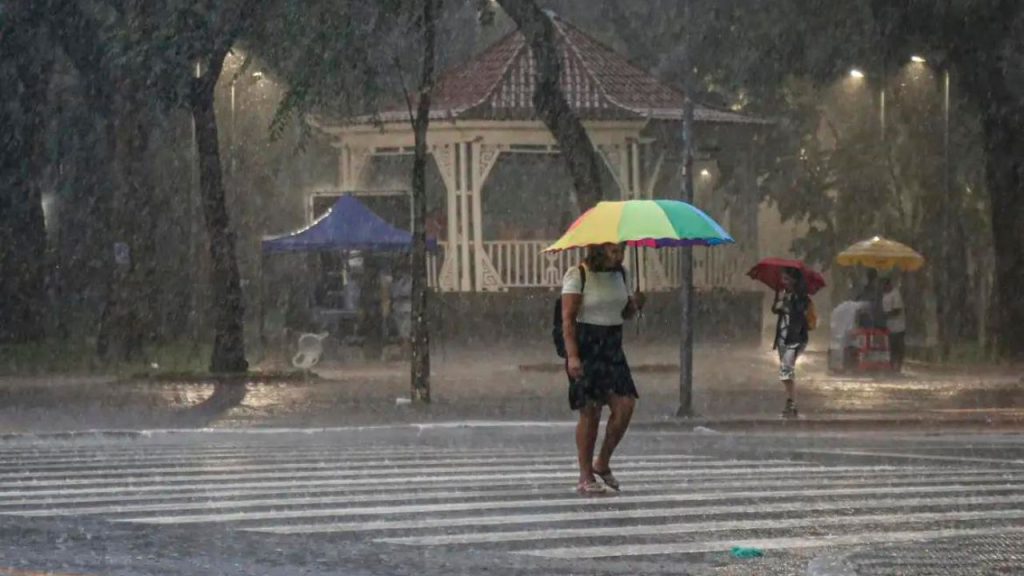 A chuva forte pode provocar volumes importantes em alguns pontos, especialmente na faixa litorânea, leste e região do Vale do Paraíba