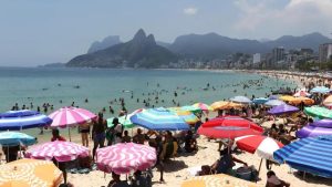 A temperatura mais alta do ano foi registrada na última terça-feira (16) na cidade do Rio de Janeiro. Os termômetros registraram 40,7ºC.