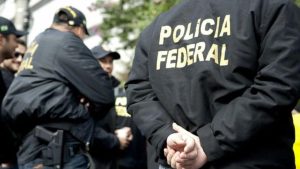 Um tenente-coronel da reserva do Exército foi preso em flagrante por posse ilegal de arma de fogo, em Niterói, região metropolitana do Rio.