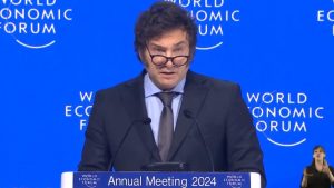O presidente Javier Milei apresentou-se no Fórum Econômico Mundial em Davos e afirmou que "Ocidente está em perigo" devido ao "avanço do socialismo e do coletivismo", que tem "condenado as pessoas à pobreza", algo que, segundo ele, é um tema do qual "ninguém sabe mais do que os argentinos".