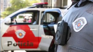 O governo de São Paulo tem apostado na interligação de sistemas de vigilância de prefeituras, associações de moradores e empresas em uma estratégia apresentada como forma de combater crimes.