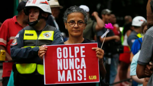 Aos gritos de “sem anistia”, manifestantes pediram, nesta segunda-feira, na capital paulista, punição para participantes do 8 de janeiro