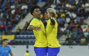Brasil joga mal, passa aperto, mas ataque dá vitória sobre a Colômbia no Pré-Olímpico