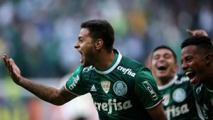 Cleiton Xavier, ex-jogador que teve passagens por Palmeiras e CRB, foi detido na tarde da última segunda-feira, 8, em São José da Tapera, cidade no sertão de Alagoas, por causa de uma dívida de três meses de pensão alimentícia.