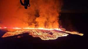 Vulcão entra em erupção no sudoeste da Islândia