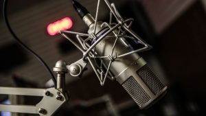 Emissoras comunitárias de radiodifusão  devidamente licenciadas e em funcionamento regular poderão receber patrocínio sob a forma de apoio cultural por parte do Governo Federal.