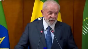 Noventa e um deputados assinaram o pedido de impeachment do presidente da República, Luiz Inácio Lula da Silva, enviado à Casa Civil.