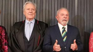 O presidente da República, Luiz Inácio Lula da Silva, deverá discutir a possibilidade de veto do projeto de lei que reduz drasticamente as saídas de presidiários em datas comemorativas com o ministro da Justiça, Ricardo Lewandowski.