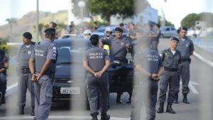Nesta sexta-feira (16), policiais entraram em um apartamento no bairro Santa Cruz dos Navegante, em uma operação que resultou em três mortes.